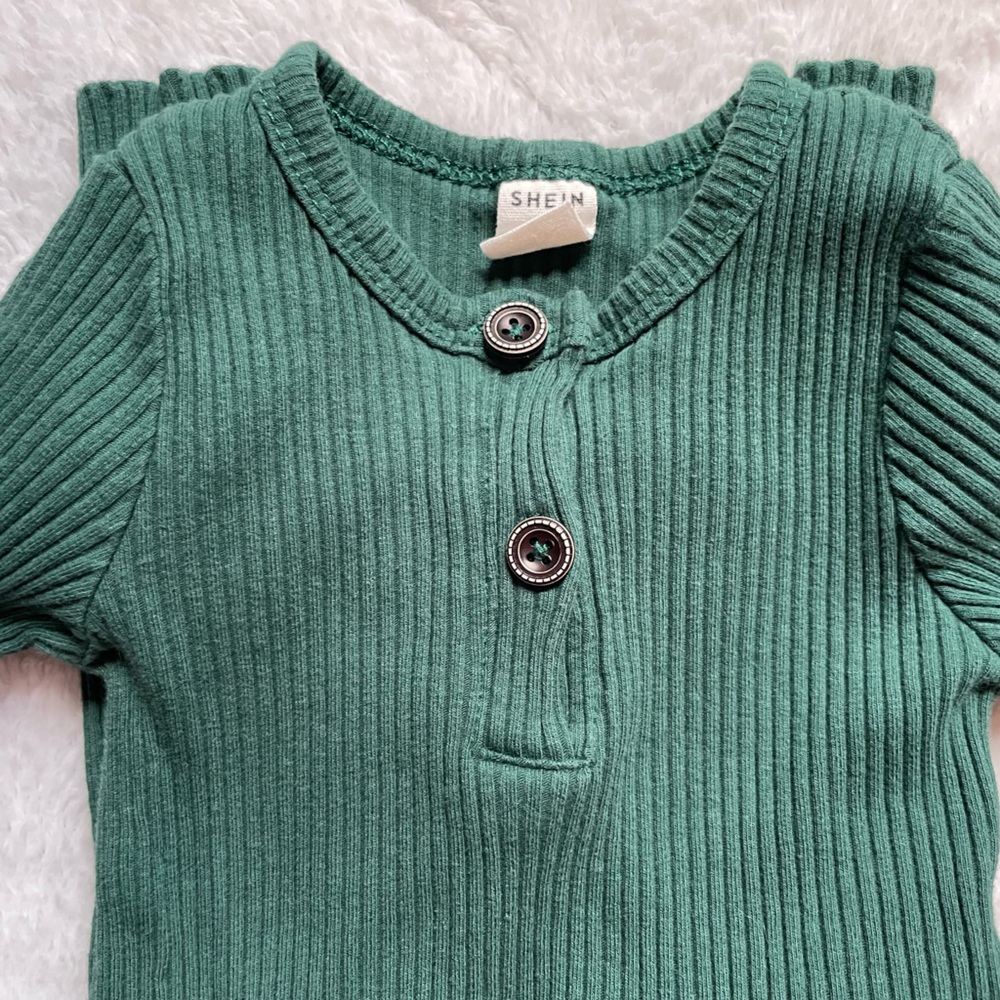 3/ $12 baby onesies 🌸